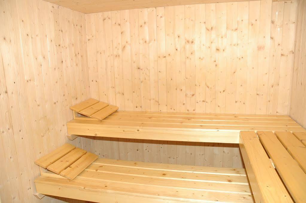 Hotel Derby Априка Екстер'єр фото
